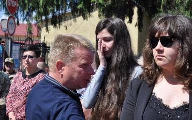 «Їхня смерть не була даремною»: на фасаді «Рівнеоблводоканалу» відкрили меморіальну дошку Георгію Арутюняну 
